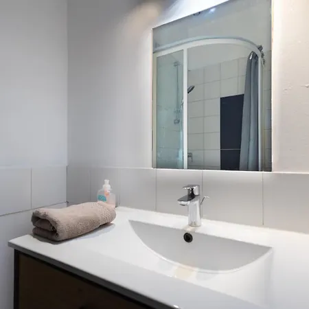 Maison Spacieuse Avec Jardin Et Garage Prázdninový dům *