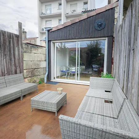 Maison Spacieuse Avec Jardin Et Garage Prázdninový dům *