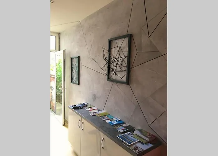 Maison Spacieuse Avec Jardin Et Garage *