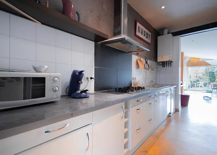 Maison Spacieuse Avec Jardin Et Garage 보르도