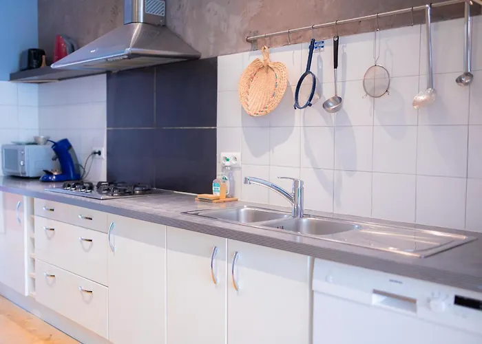 Maison Spacieuse Avec Jardin Et Garage 보르도