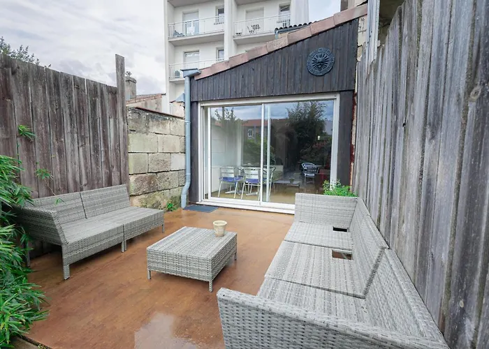 Maison Spacieuse Avec Jardin Et Garage 펜션 *